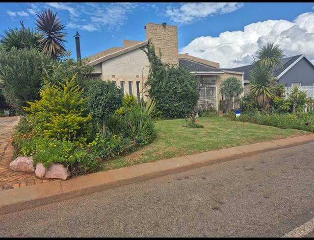 3 BEDROOM HOUSE FOR SALE IN LENASIA SOUTH